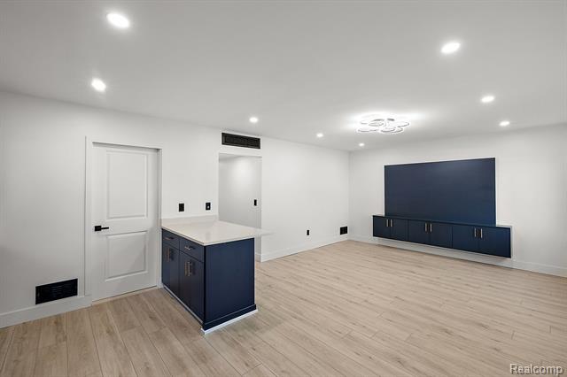 Builiding view six for 261 Tecumseh, Clawson, MI. 48017