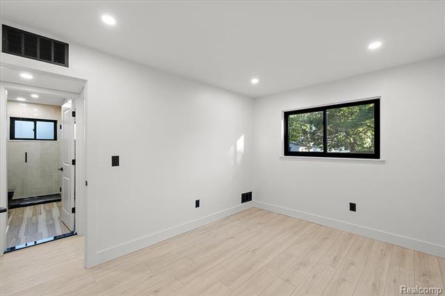 Builiding view thirteen for 261 Tecumseh, Clawson, MI. 48017