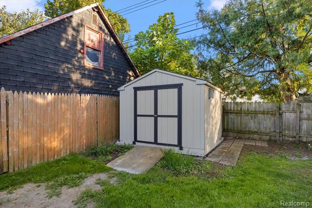 Builiding view twenty for 261 Tecumseh, Clawson, MI. 48017