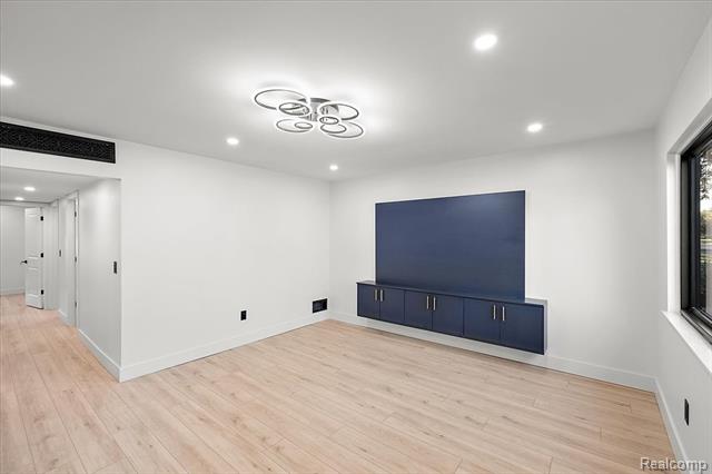 Builiding view two for 261 Tecumseh, Clawson, MI. 48017