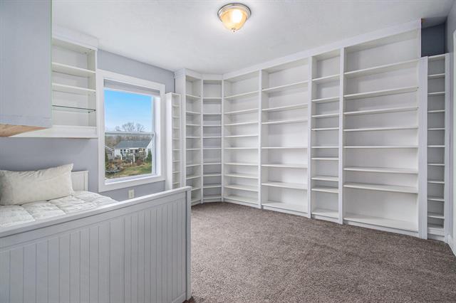 Builiding view seventeen for 613 Trumpeter Bay Dr, Benton Harbor, MI. 49022