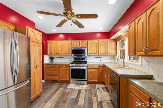 Builiding view ten for 1715 Oswego, Grand Rapids, MI. 49504