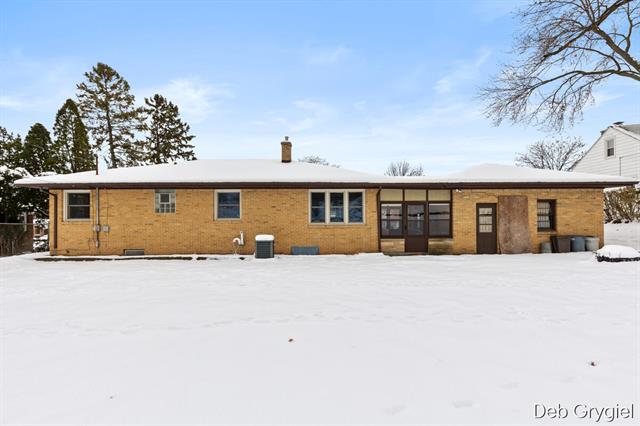 Builiding view twenty eight for 1715 Oswego, Grand Rapids, MI. 49504