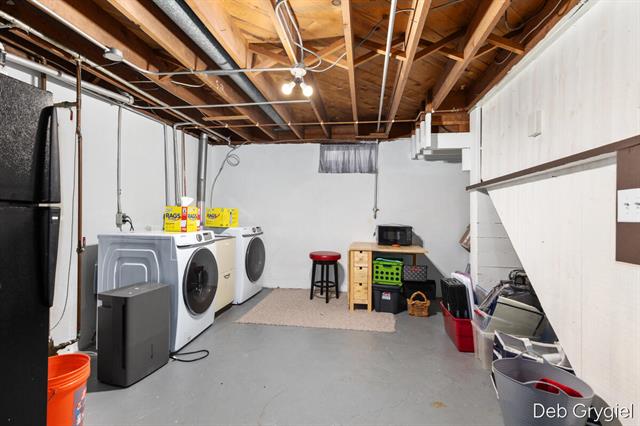 Builiding view twenty four for 1715 Oswego, Grand Rapids, MI. 49504