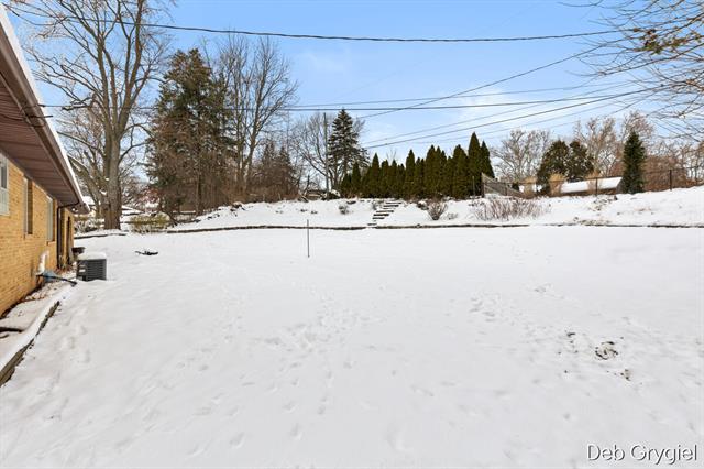 Builiding view twenty nine for 1715 Oswego, Grand Rapids, MI. 49504