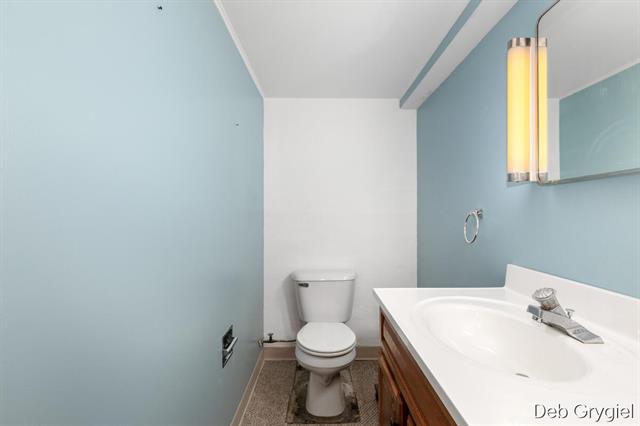 Builiding view twenty three for 1715 Oswego, Grand Rapids, MI. 49504