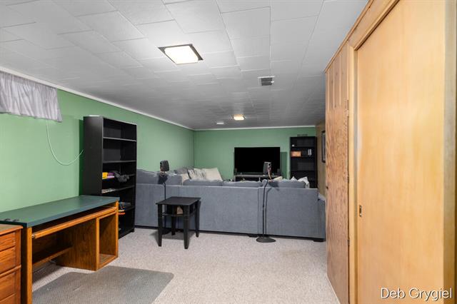 Builiding view twenty for 1715 Oswego, Grand Rapids, MI. 49504