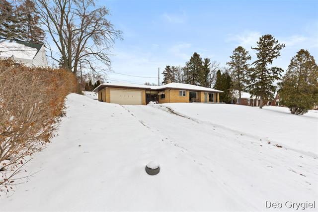 Builiding view two for 1715 Oswego, Grand Rapids, MI. 49504