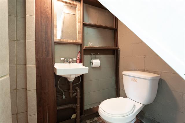 Builiding view seventeen for 8005 Edmonds, Portage, MI. 49024