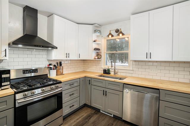 Builiding view nine for 18689 Spring Lake, Spring Lake, MI. 49456