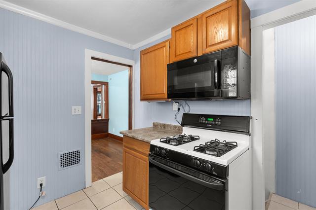 Builiding view fourteen for 725 Gayle, Kalamazoo, MI. 49048