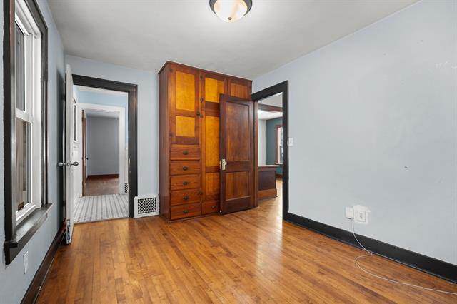 Builiding view nine for 725 Gayle, Kalamazoo, MI. 49048