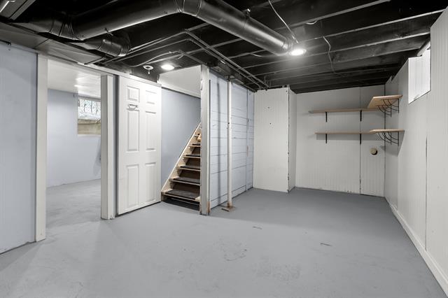 Builiding view sixteen for 725 Gayle, Kalamazoo, MI. 49048