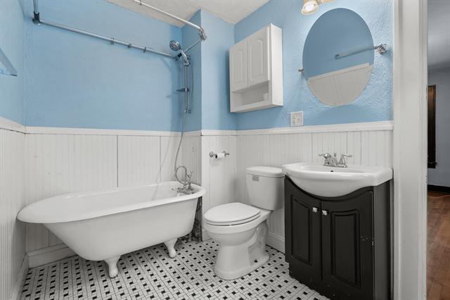 Builiding view ten for 725 Gayle, Kalamazoo, MI. 49048