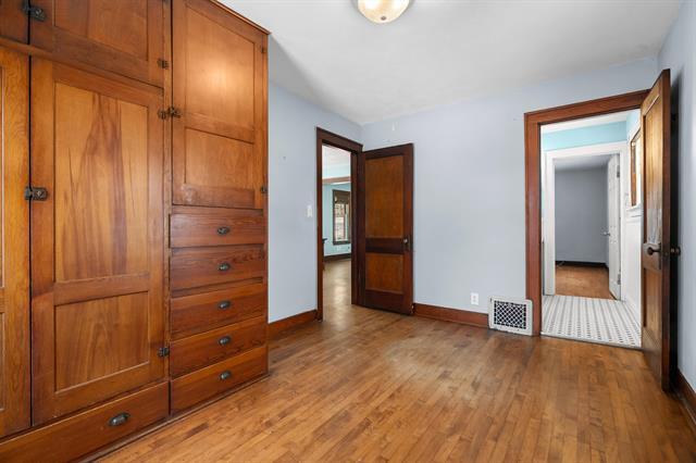 Builiding view twelve for 725 Gayle, Kalamazoo, MI. 49048