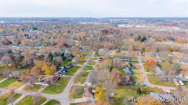 Builiding view thirty nine for 1101 Lynden, Holland, MI. 49423