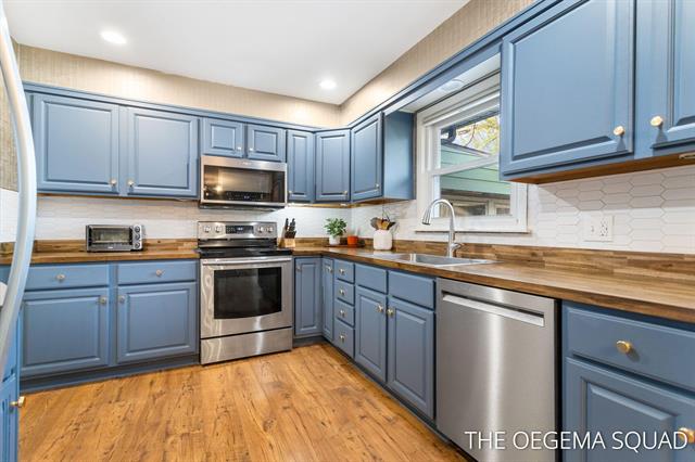 Builiding view two for 1101 Lynden, Holland, MI. 49423