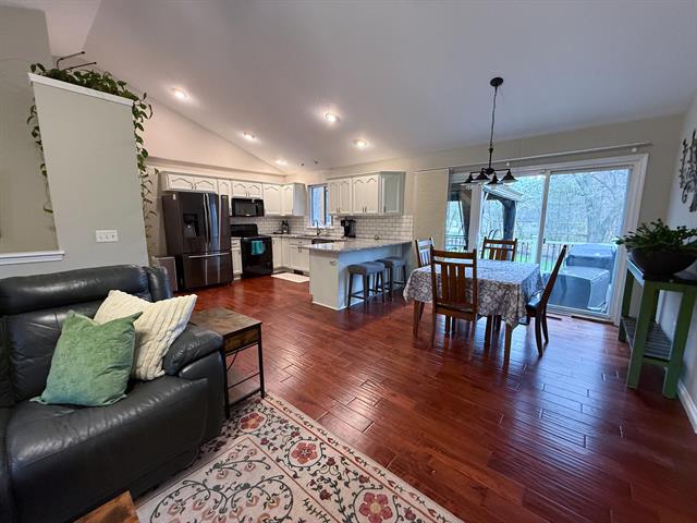 Builiding view eighteen for 49114 Beulah, Mattawan, MI. 49071