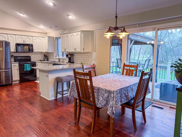 Builiding view thirty three for 49114 Beulah, Mattawan, MI. 49071