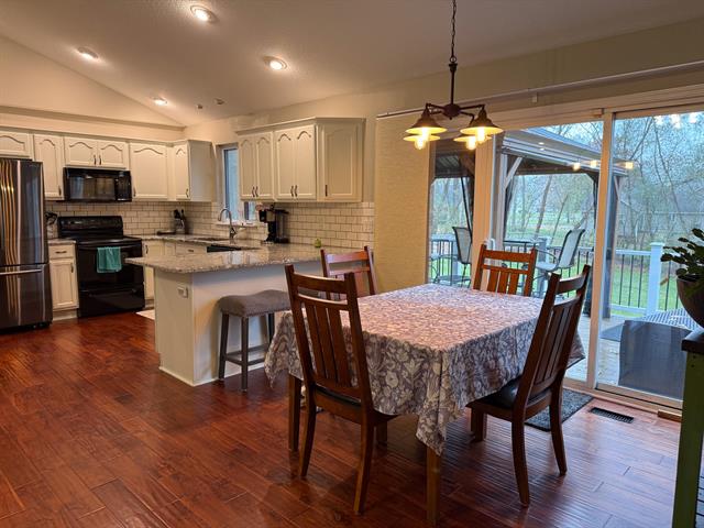 Builiding view thirty two for 49114 Beulah, Mattawan, MI. 49071