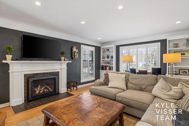 Builiding view eight for 2730 Oakwood, Grand Rapids, MI. 49506