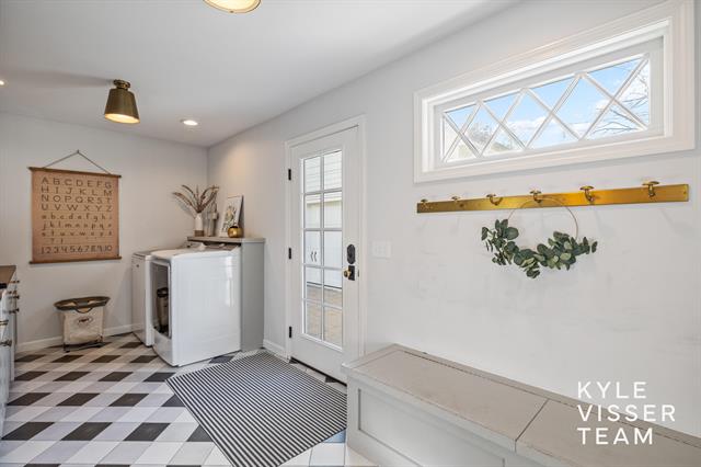 Builiding view eighteen for 2730 Oakwood, Grand Rapids, MI. 49506