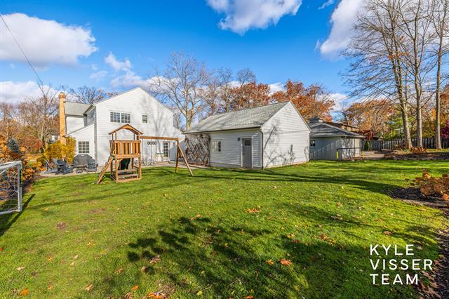 Builiding view fifty eight for 2730 Oakwood, Grand Rapids, MI. 49506