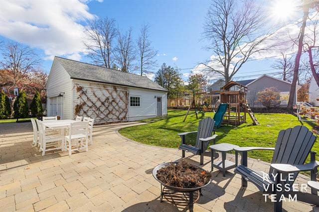 Builiding view fifty five for 2730 Oakwood, Grand Rapids, MI. 49506