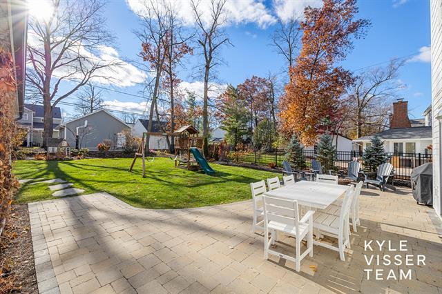 Builiding view fifty four for 2730 Oakwood, Grand Rapids, MI. 49506