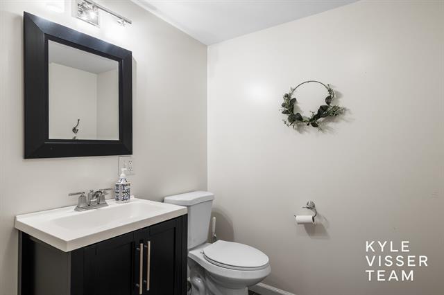 Builiding view fifty one for 2730 Oakwood, Grand Rapids, MI. 49506