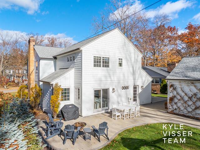 Builiding view fifty six for 2730 Oakwood, Grand Rapids, MI. 49506