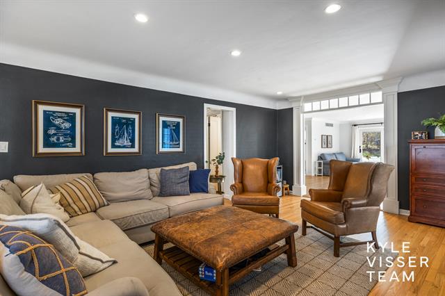 Builiding view six for 2730 Oakwood, Grand Rapids, MI. 49506