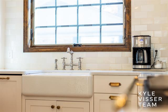 Builiding view sixteen for 2730 Oakwood, Grand Rapids, MI. 49506