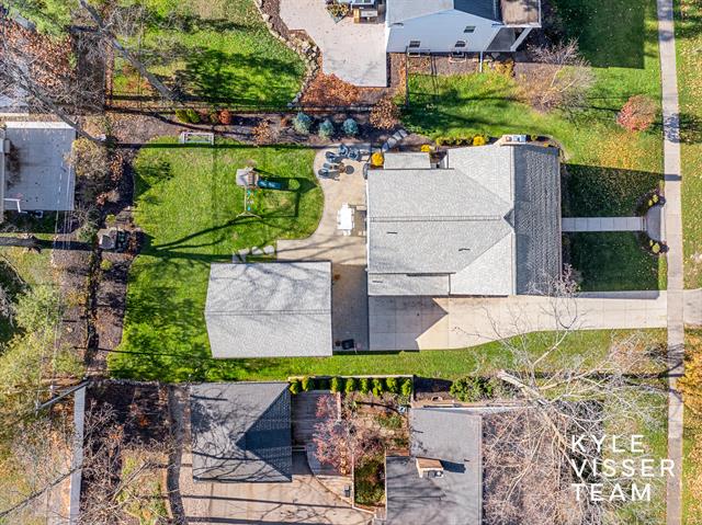 Builiding view sixty one for 2730 Oakwood, Grand Rapids, MI. 49506