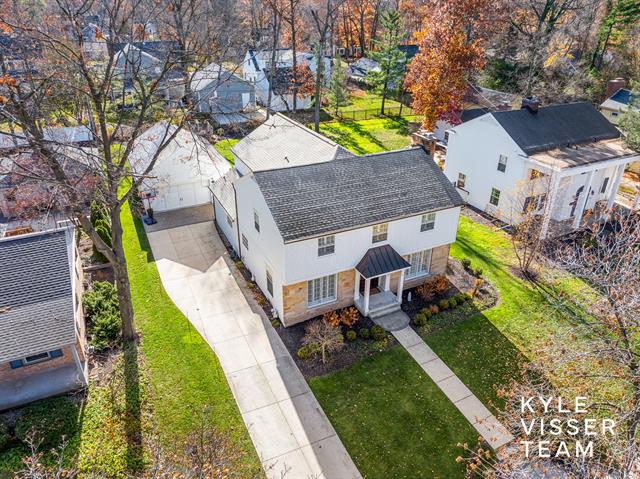 Builiding view sixty three for 2730 Oakwood, Grand Rapids, MI. 49506