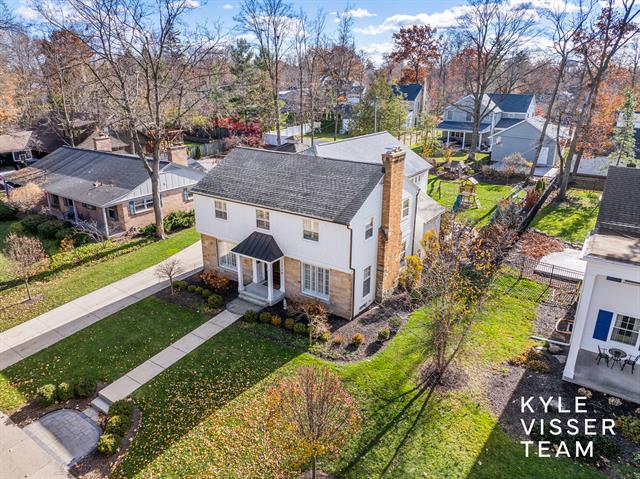 Builiding view sixty two for 2730 Oakwood, Grand Rapids, MI. 49506