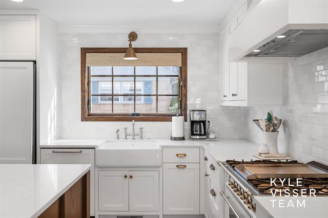 Builiding view thirteen for 2730 Oakwood, Grand Rapids, MI. 49506