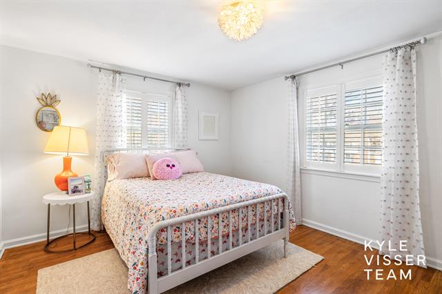 Builiding view thirty seven for 2730 Oakwood, Grand Rapids, MI. 49506