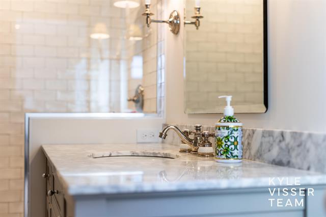 Builiding view thirty two for 2730 Oakwood, Grand Rapids, MI. 49506