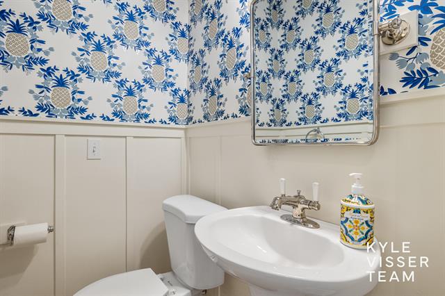 Builiding view twenty four for 2730 Oakwood, Grand Rapids, MI. 49506