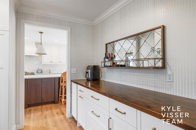 Builiding view twenty one for 2730 Oakwood, Grand Rapids, MI. 49506