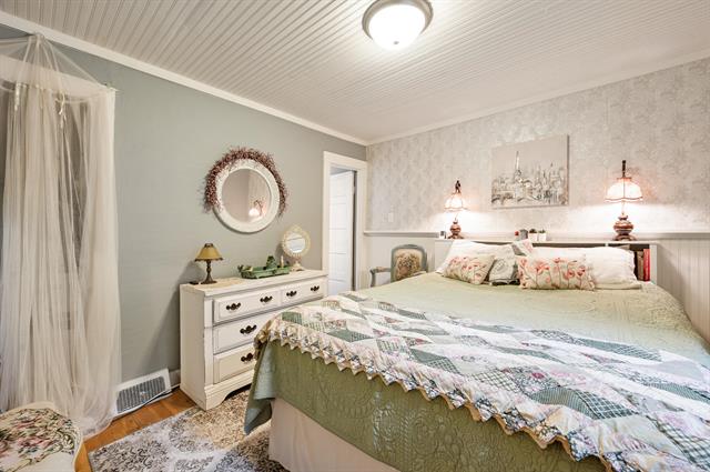 Builiding view ten for 414 Jefferson, Lowell, MI. 49331