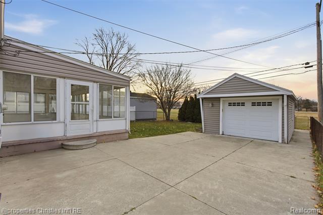 Builiding view twenty three for 1212 Amelia, Royal Oak, MI. 48073