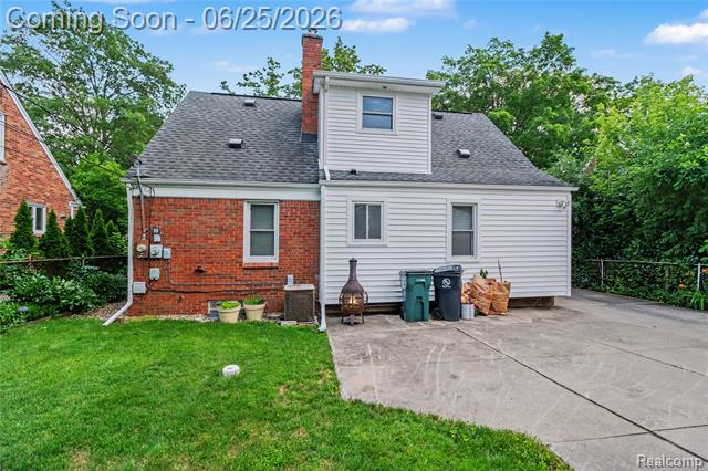 Builiding view sixteen for 4427 Groveland, Royal Oak, MI. 48073