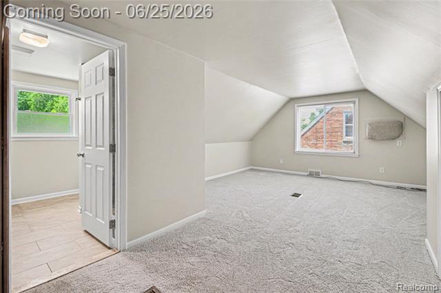 Builiding view ten for 4427 Groveland, Royal Oak, MI. 48073
