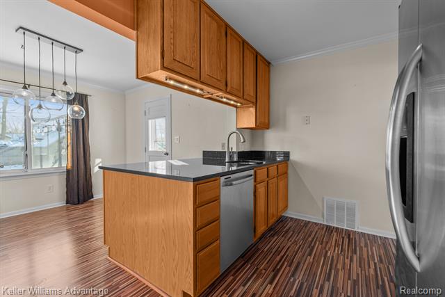 Builiding view fourteen for 1612 Donald, Royal Oak, MI. 48073