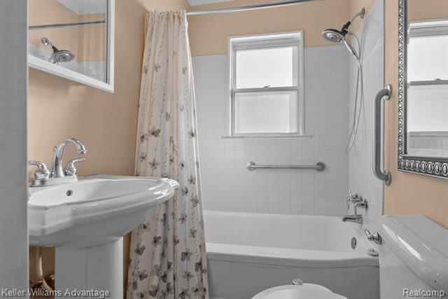 Builiding view twenty two for 1612 Donald, Royal Oak, MI. 48073