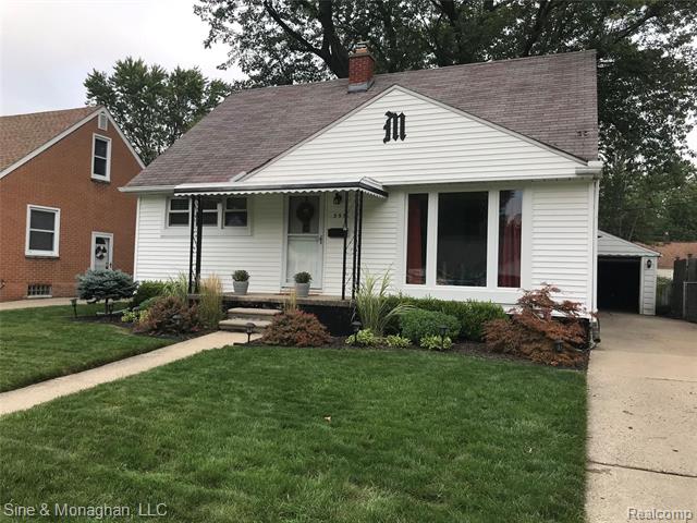 front view for 355 Gargantua Ave, Clawson, Mi. 48017