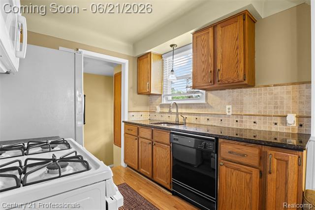 Builiding view seven for 115 Gargantua, Clawson, MI. 48017