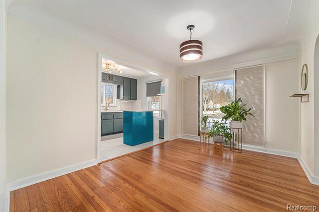 Builiding view eleven for 1404 E 14 Mile, Royal Oak, MI. 48073